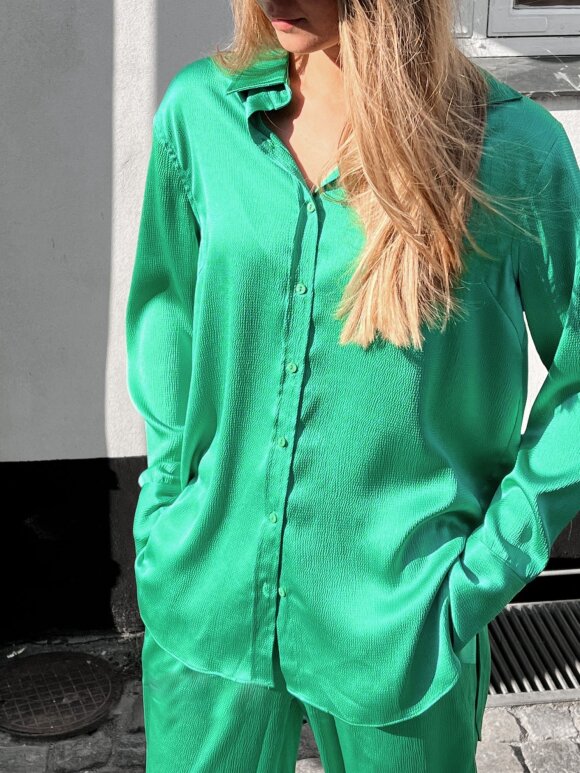 Neo Noir - Margit crepe satin shirt green