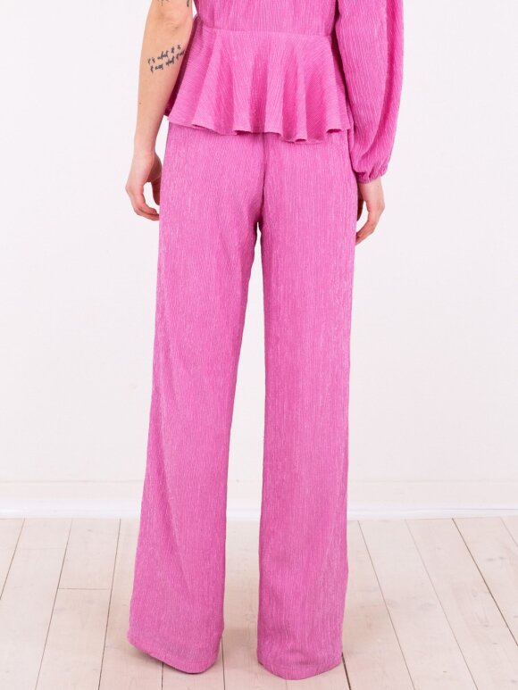 Neo Noir - Jona Plisse Pants pink