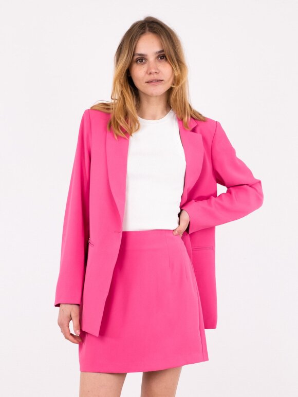 Neo Noir - Avery Blazer Pink