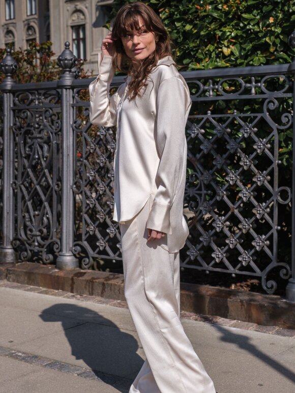 Neo Noir - Kuli crepe satin pants creme