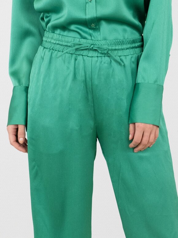 Neo Noir - Kuli crepe satin pants green