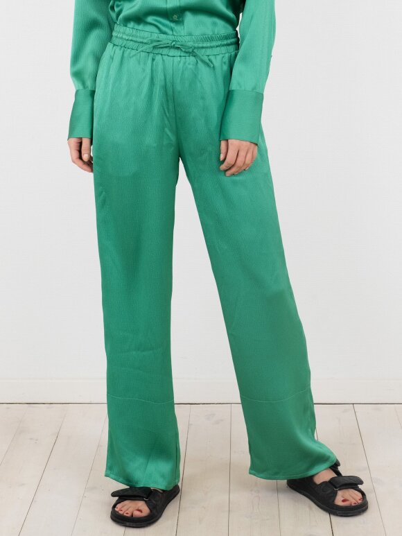 Neo Noir - Kuli crepe satin pants green