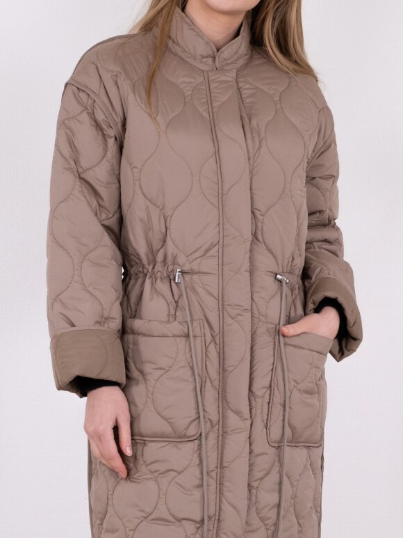 Neo Noir - Ford Quilt Coat - Taupe