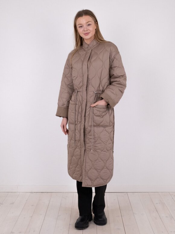 Neo Noir - Ford Quilt Coat - Taupe