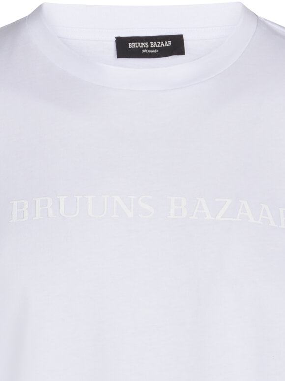 Bruuns Bazaar - Gus logo tee White