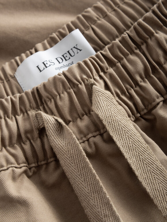 Les Deux - Otto Twill Shorts Desert Taupe