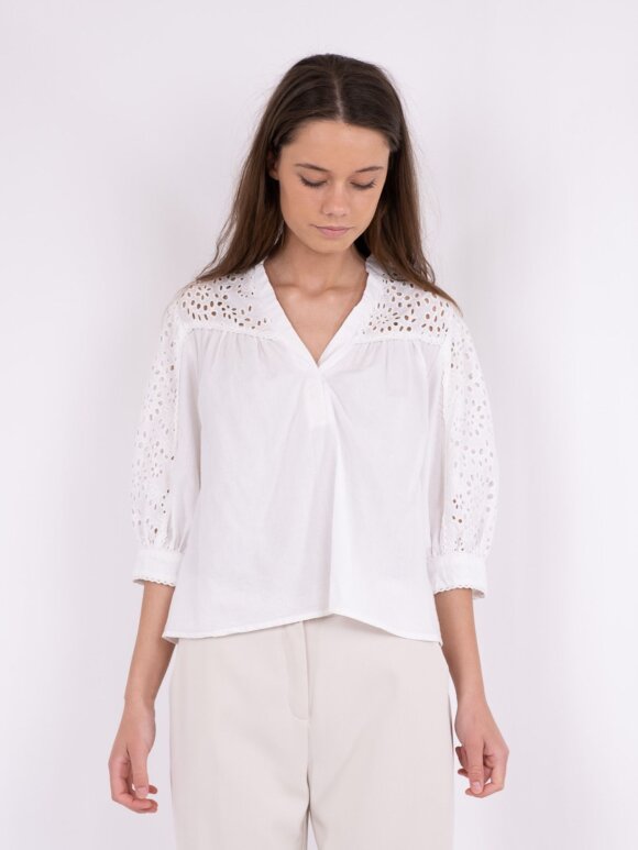 Neo Noir - Kita Embroidery Blouse White