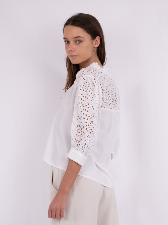 Neo Noir - Kita Embroidery Blouse White