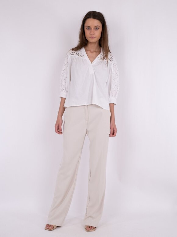 Neo Noir - Kita Embroidery Blouse White