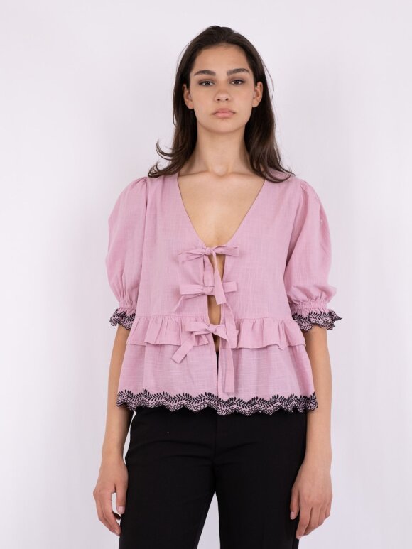 Neo Noir - Raya Embroidery Blouse