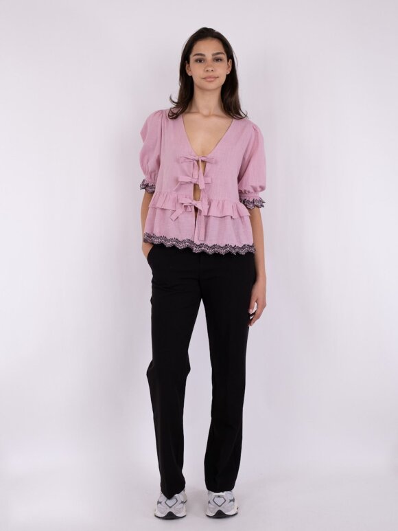 Neo Noir - Raya Embroidery Blouse