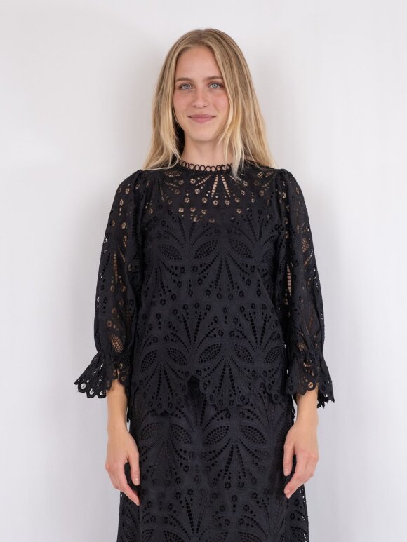 Neo Noir - Adela Embroidery Blouse Black