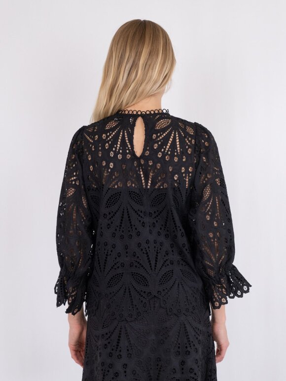 Neo Noir - Adela Embroidery Blouse Black