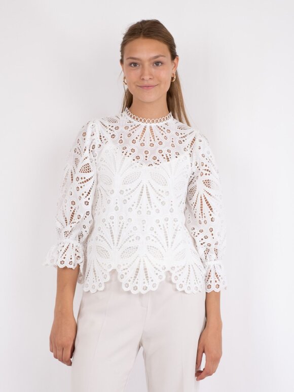 Neo Noir - Adela Embroidery Blouse White