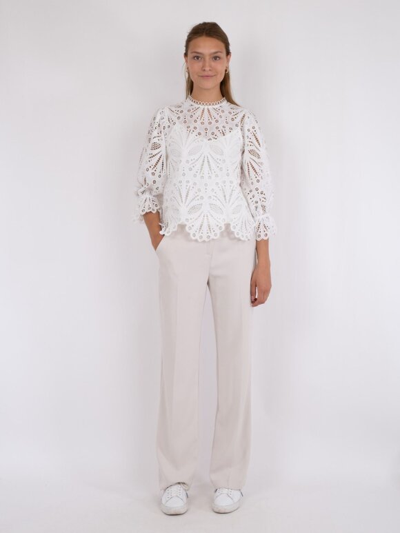 Neo Noir - Adela Embroidery Blouse White
