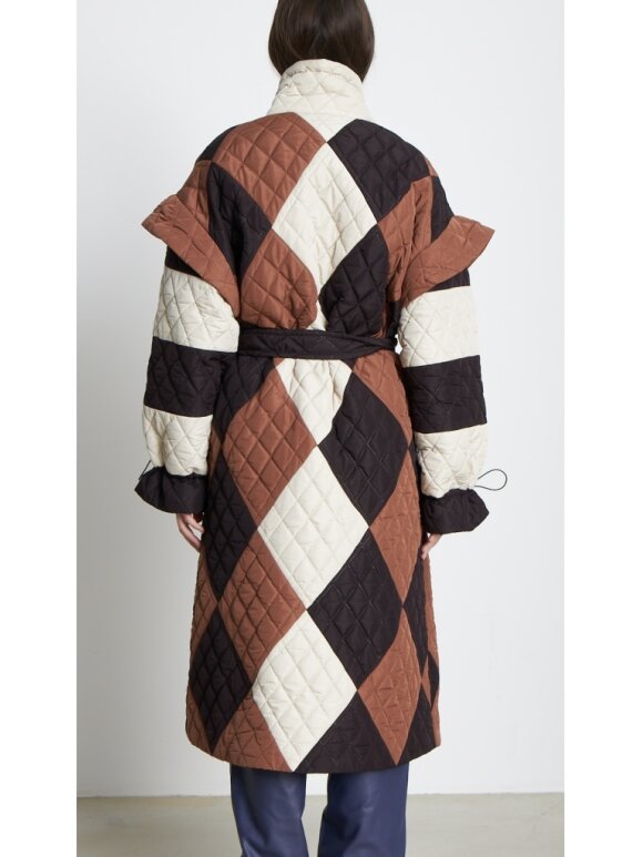 Stella Nova - Mathine Long Quilted coat Nude