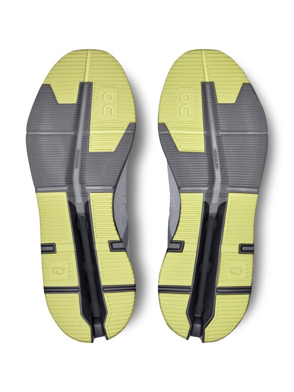 ON - Cloudnova Flux Sneakers