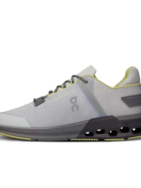 ON - Cloudnova Flux Sneakers