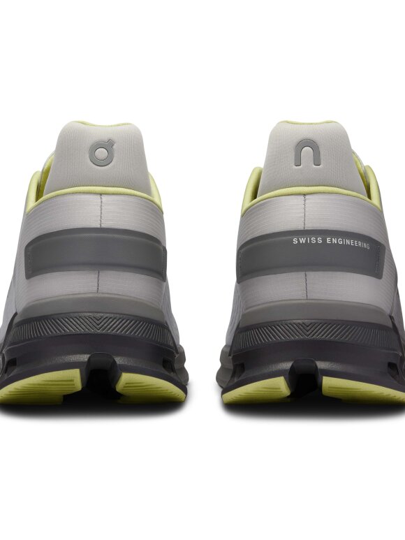 ON - Cloudnova Flux Sneakers