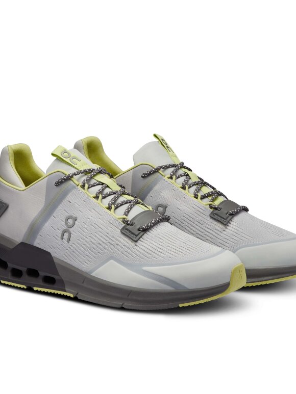 ON - Cloudnova Flux Sneakers