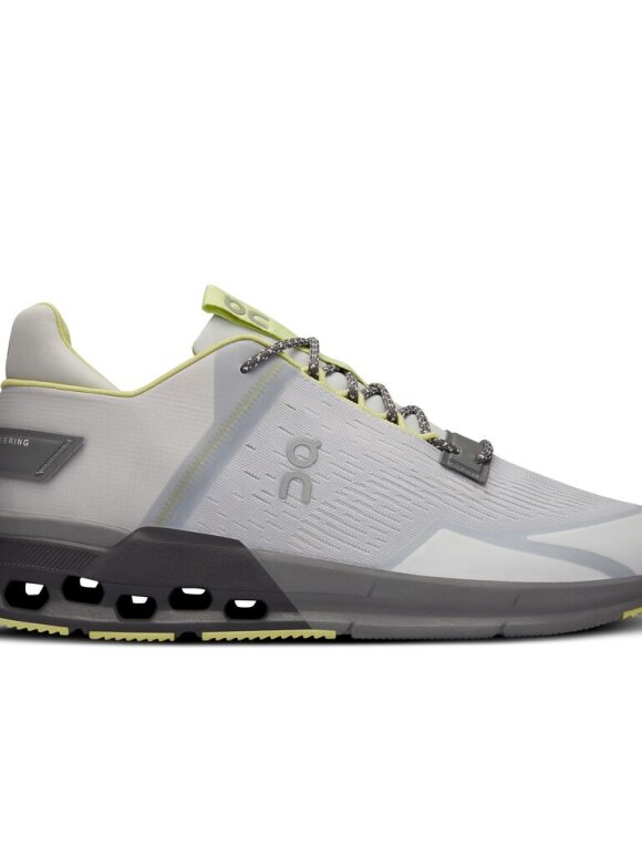 ON - Cloudnova Flux Sneakers