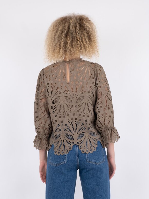 Neo Noir - Adela Embroidery Blouse Taupe