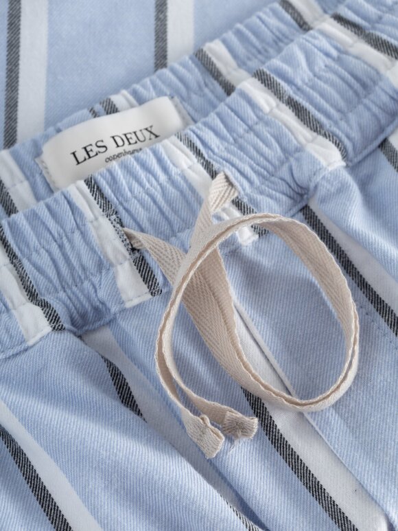 Les Deux - Lawson Stripe Shorts Sky/white