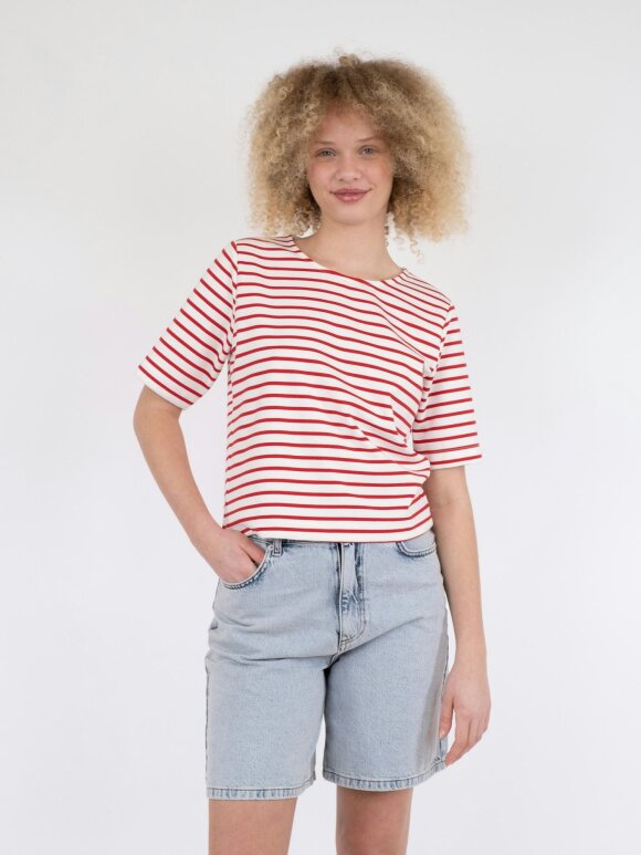 Neo Noir - Soanie Stripe tee Red