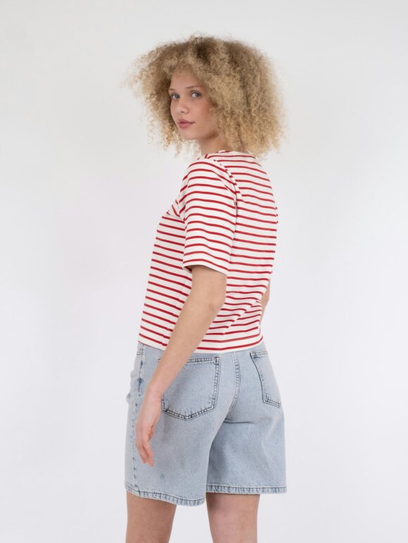 Neo Noir - Soanie Stripe tee Red