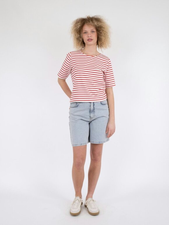 Neo Noir - Soanie Stripe tee Red