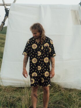 Lakor - Sunflower Short Sleeve Shirt
