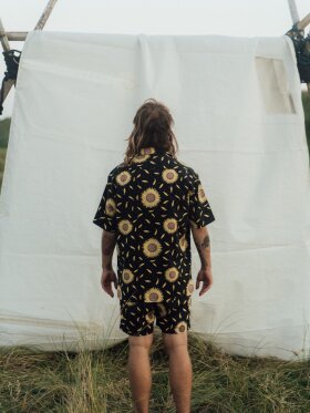 Lakor - Sunflower Short Sleeve Shirt