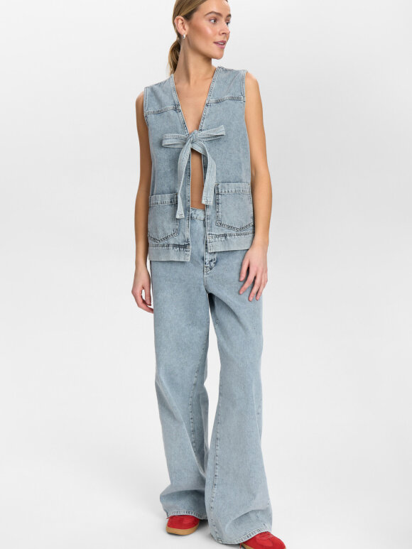 Numph - NUBrooklyn vest light blue