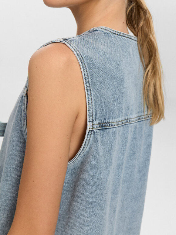 Numph - NUBrooklyn vest light blue