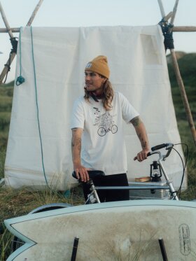 Lakor - Beard on a bike T-shirt