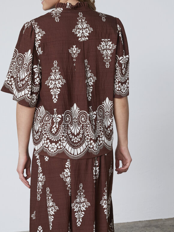 Love & Divine - Love1296-2 Top Brown Paisley