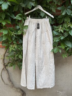 Qnuz - Qnuz Sofia Bux Embrodery Angla