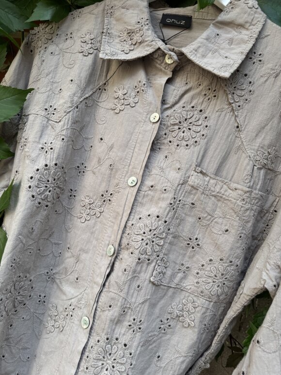 Qnuz - Qnuz Sofia Shirt brodery Angla
