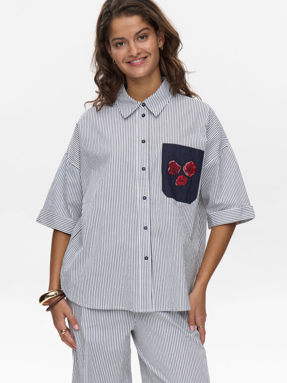 Numph - NUTillie SS Shirt dark Sapphir