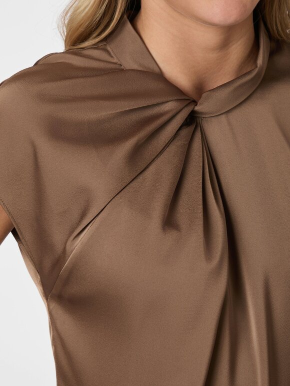 Neo Noir - Fleur Drapy Satin Blouse