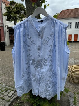 Qnuz - Sussy Shirt embrodery