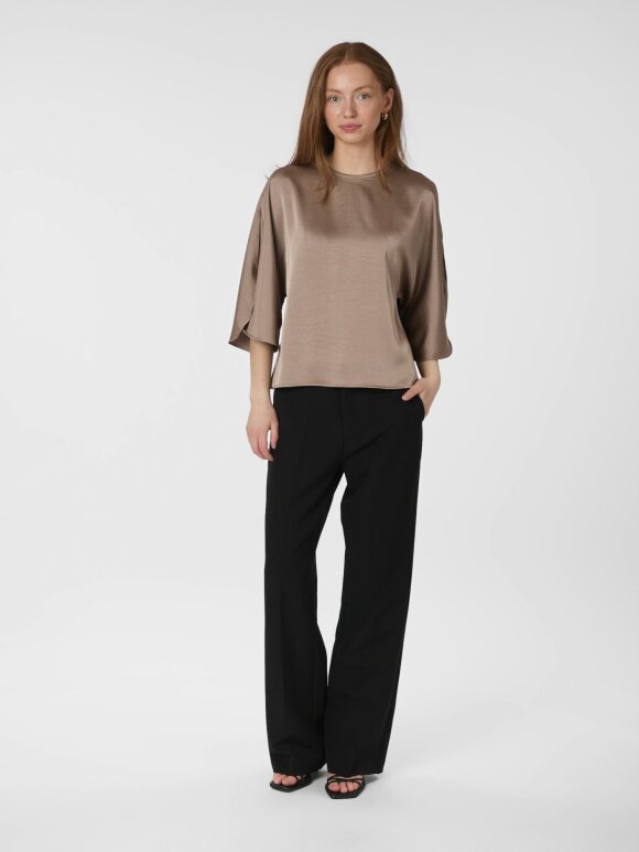 Neo Noir - Liora Heavy Sateen blouse