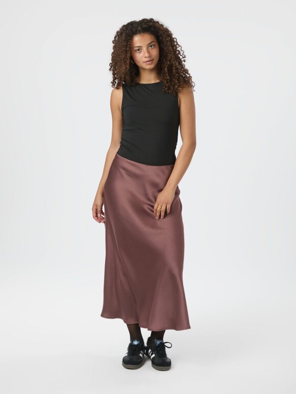 Neo Noir - Bovary Skirt Dark Rose