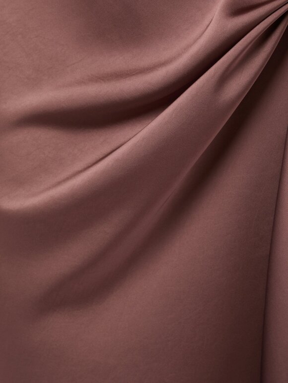 Neo Noir - Bovary Skirt Dark Rose