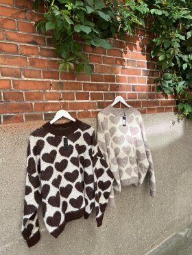 Qnuz - Strik blouse med hjerter beige