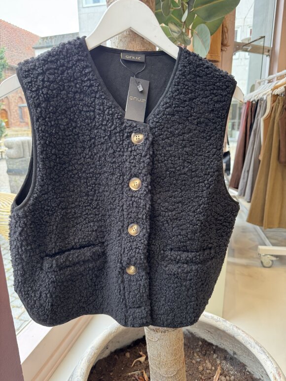 Qnuz - Teddy Vest w. Buttons Black