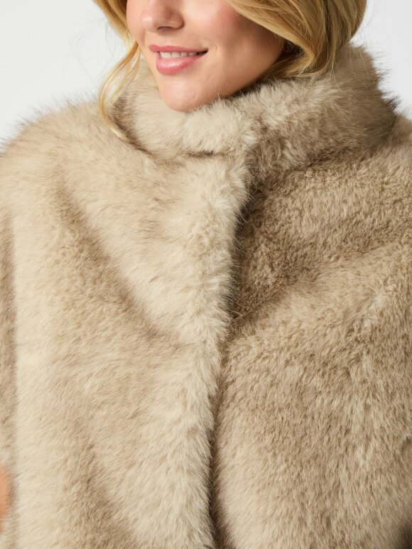 Neo Noir - Kevini Faux Fur Vest Beige