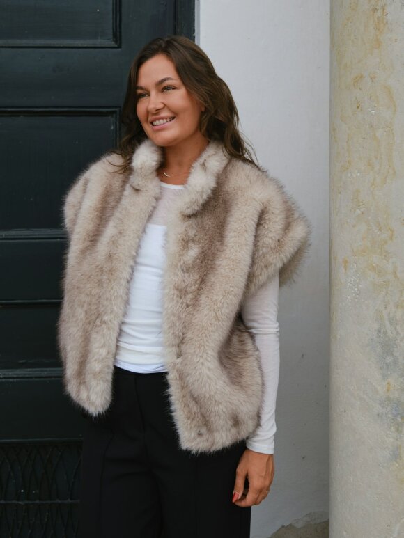 Neo Noir - Kevini Faux Fur Vest Beige
