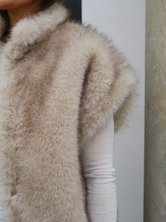 Neo Noir - Kevini Faux Fur Vest Beige