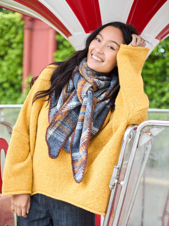 Black Colour - BCLeoni chequered scarf Mocca